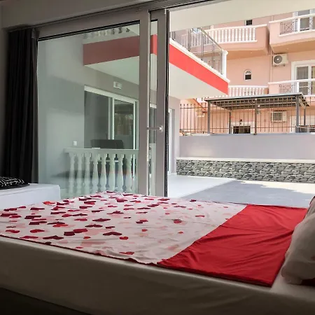 Red Luxury Aqua 3*